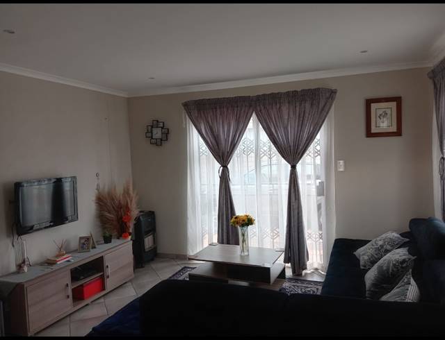 2 BEDROOM FREEHOLD FOR SALE IN DALVIEW
